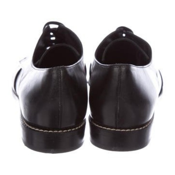 STUART WEITZMAN LEATHER CUTOUT OXFORDS size 6 - Picture 3 of 8